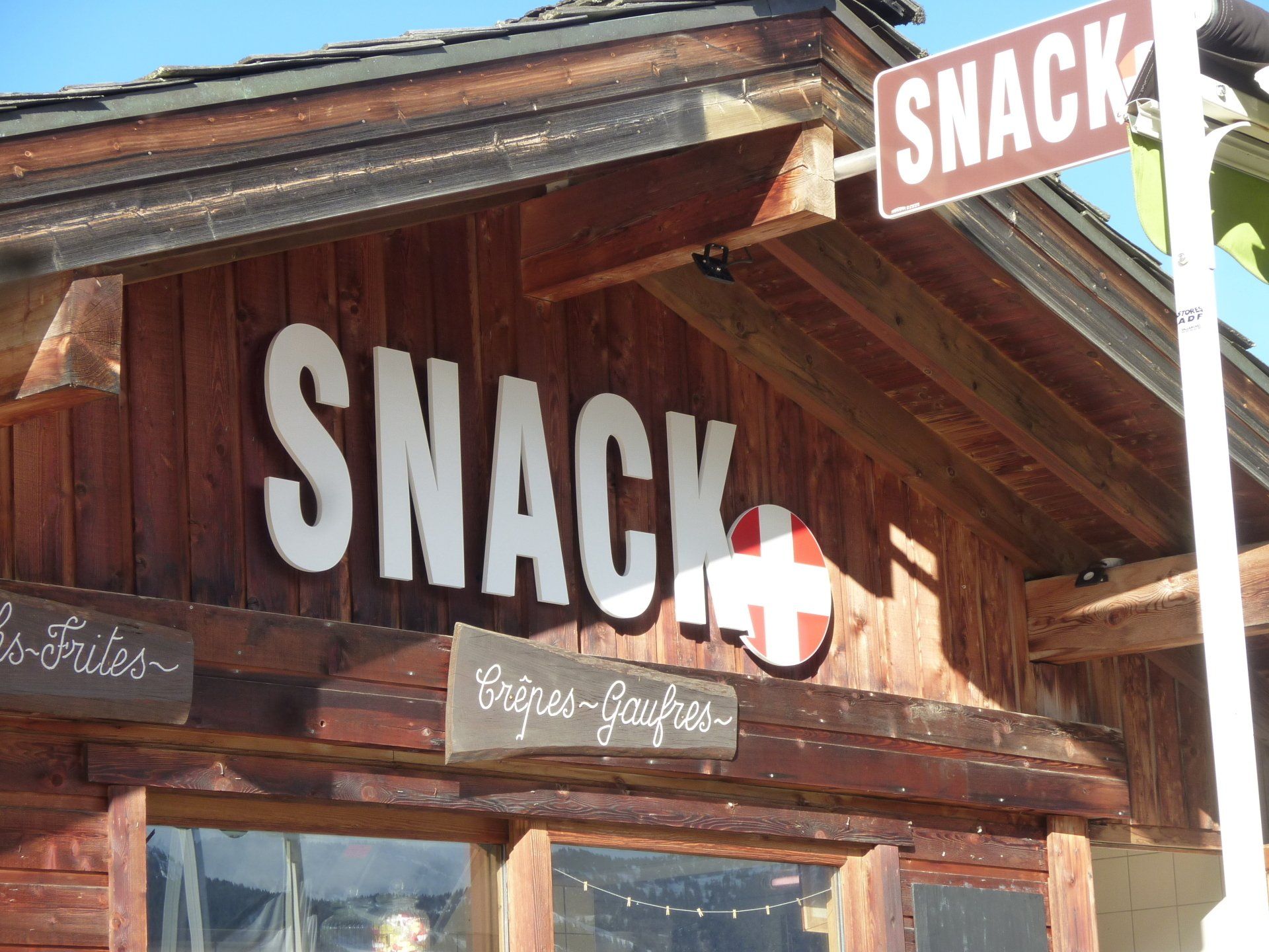 pvc découpé lettres installation saint Gervais