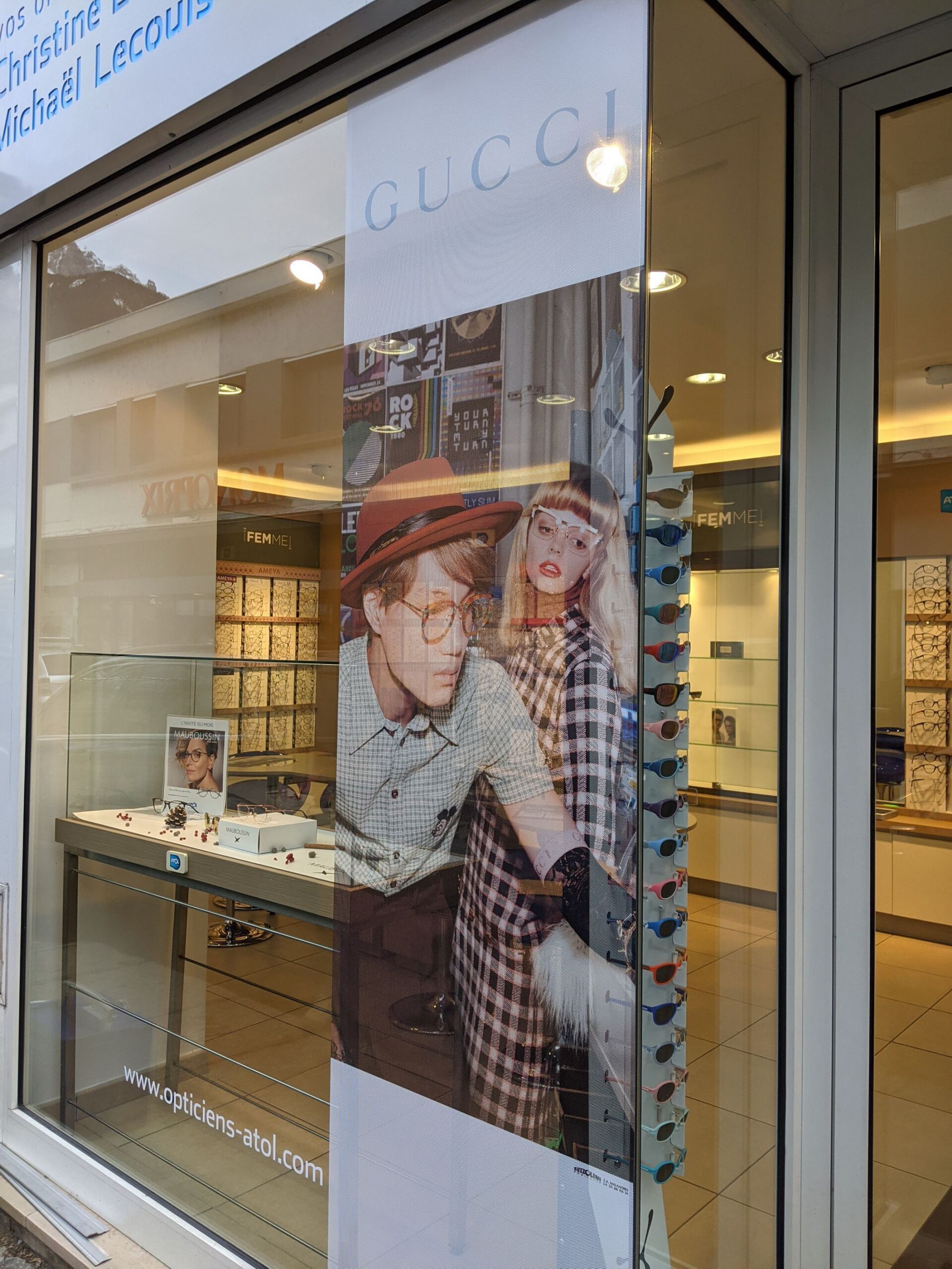 vitrine boutique micro perforé sallanches