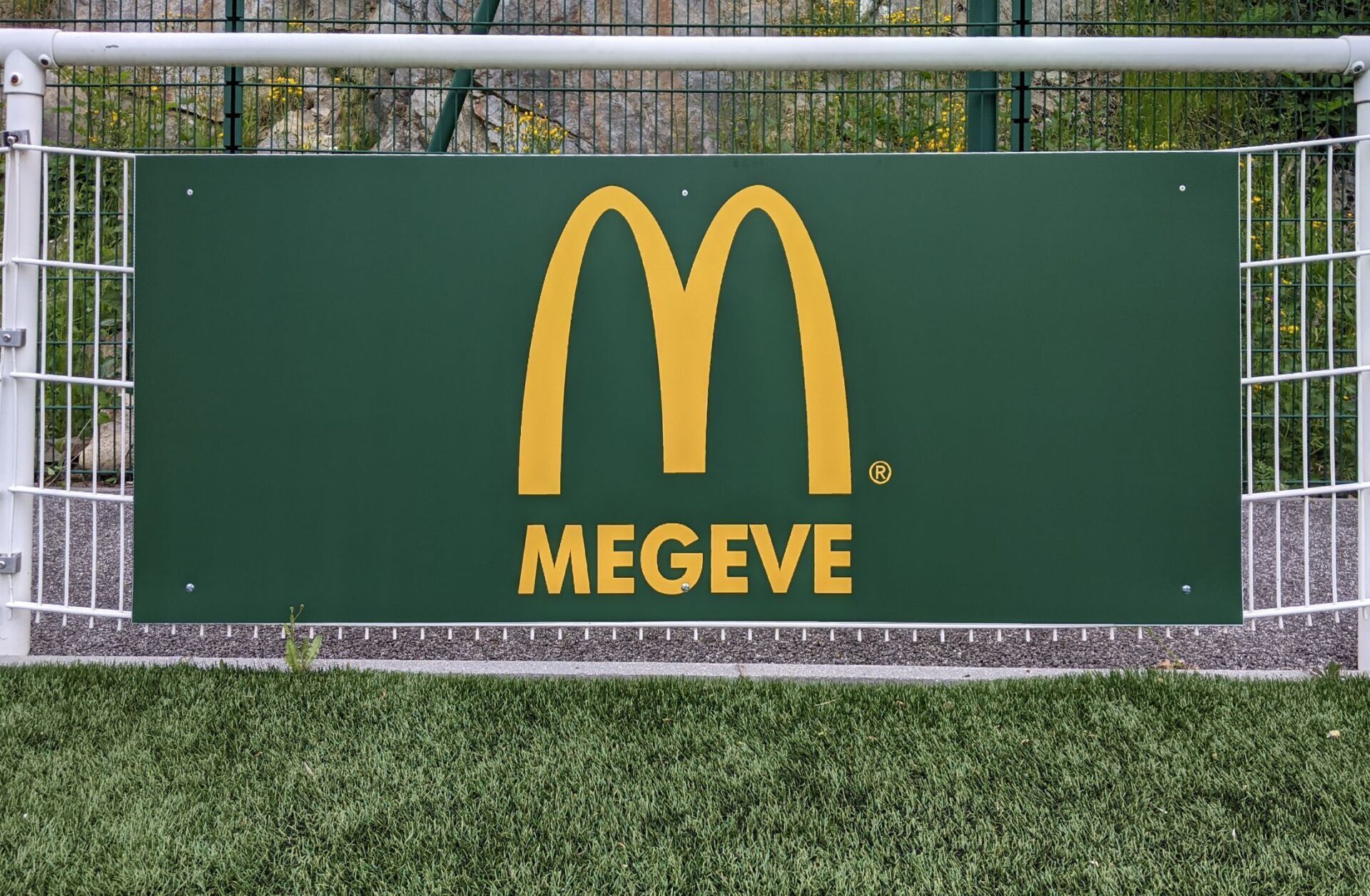 panneau stade de foot megève