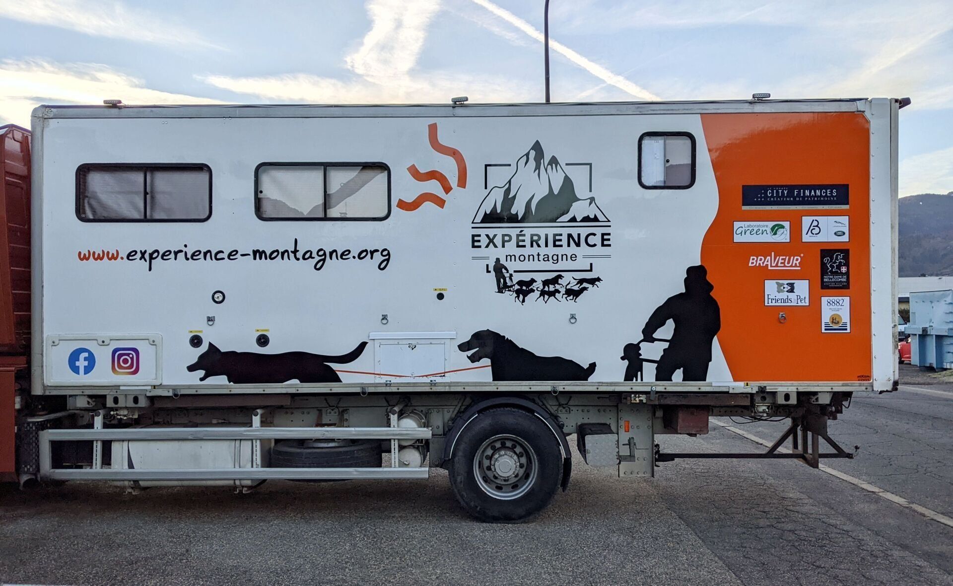 covering véhicule logos Megève