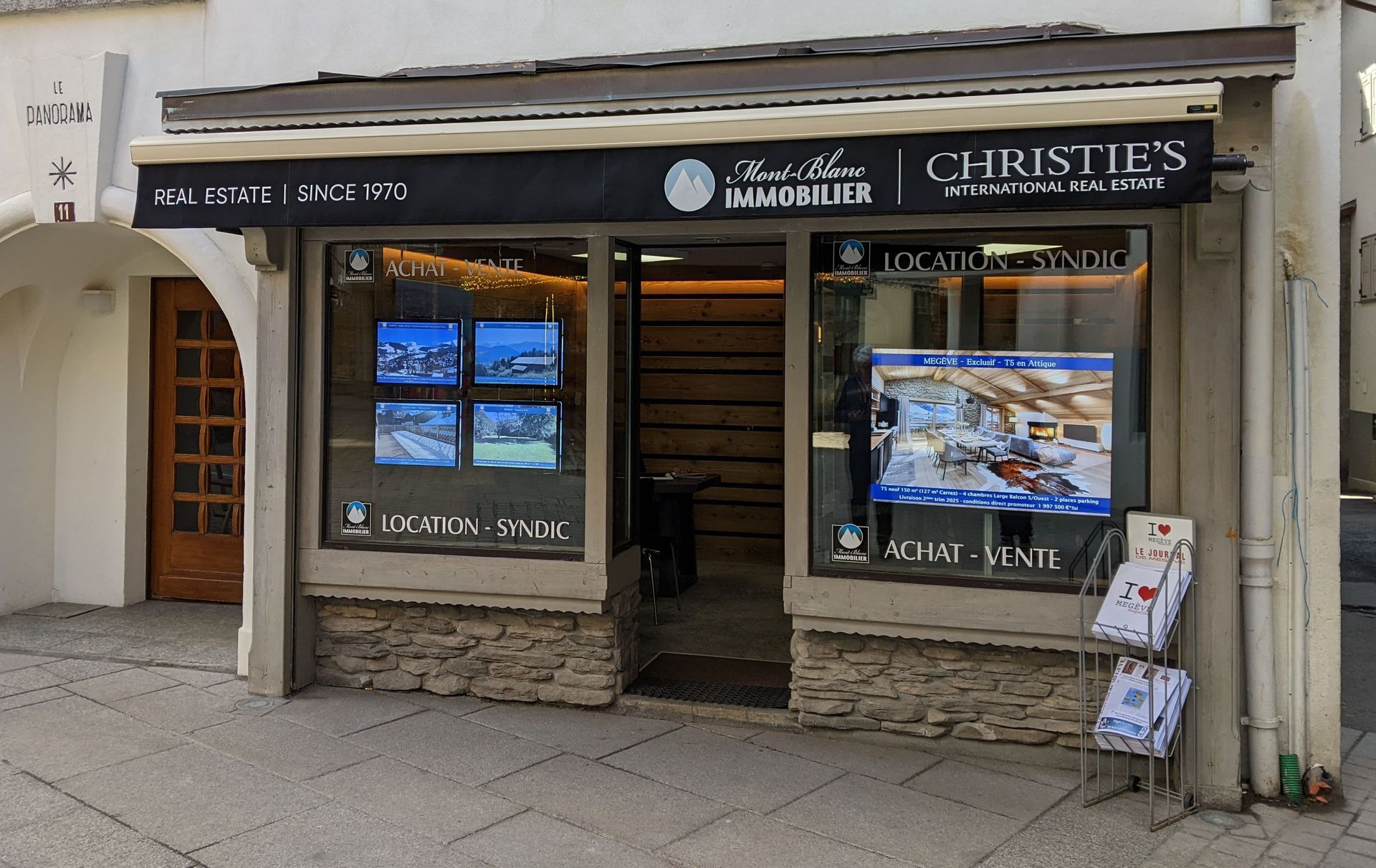 Enseignes vitrines lambrequin Megève
