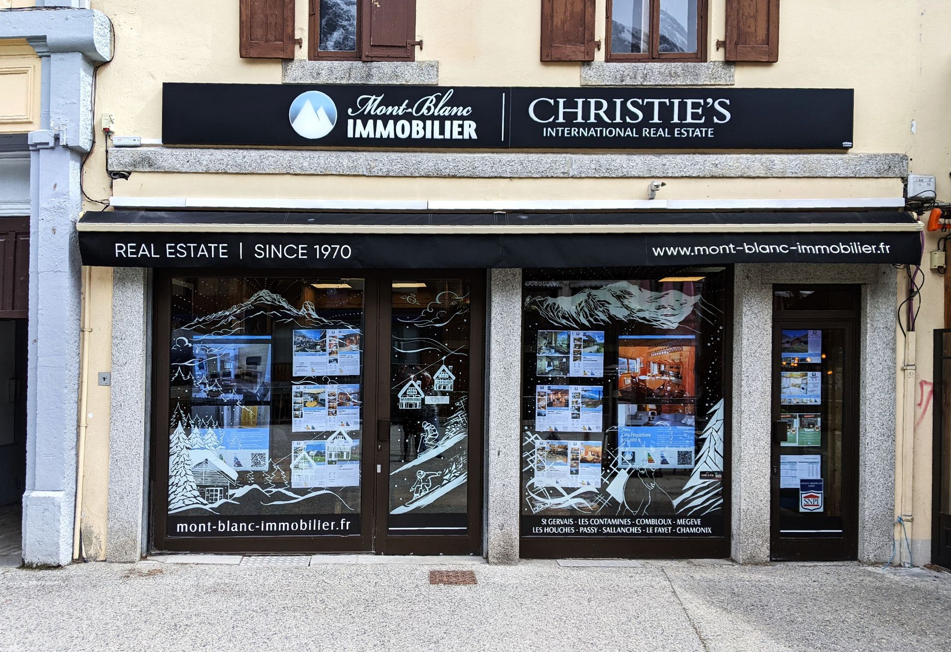 Panneau vitrines marquage Chamonix Mont Blanc