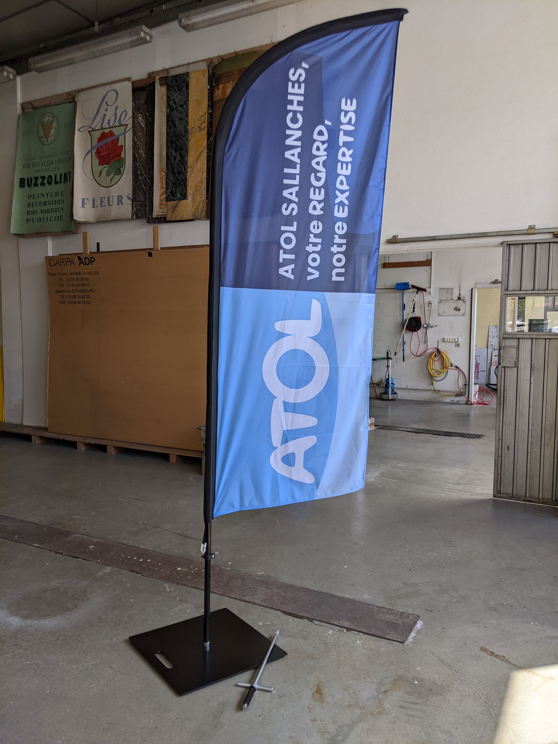 wind flag drapeau Sallanches
