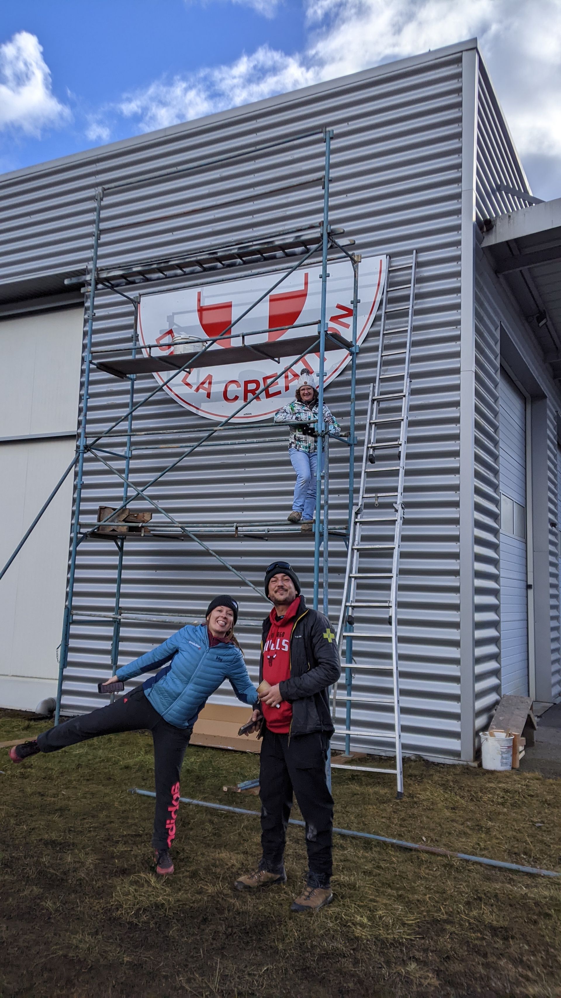 installation enseigne dibond sur façade Passy