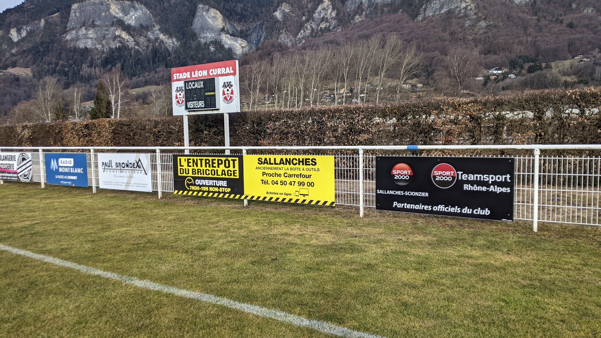 Panneaux dibond stade de foot Pays du mont Blanc
