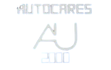 Un logotipo blanco para autocares aj 2000 sobre un fondo blanco.