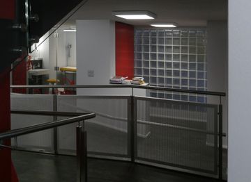 Hall inférieur_ Pédiatrie Flumeaux 1 - Hervé Vienny et Claire-Dominique Frund Frésard