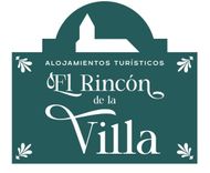 Un logotipo rectangular de color verde azulado oscuro con la parte superior redondeada, que presenta un icono de una iglesia blanca, el texto "ALOJAMIENTOS TUR&Iacute;STICOS" y el nombre de la marca.