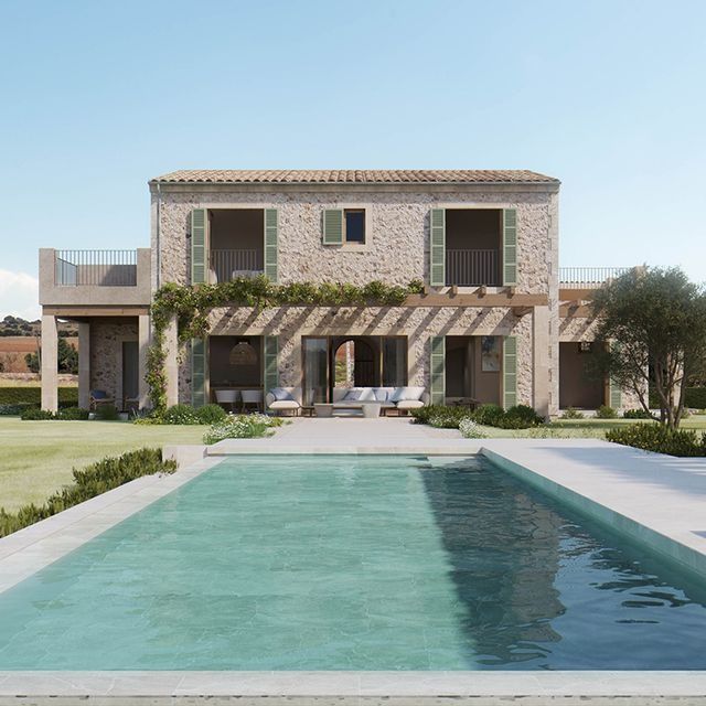 Una casa grande con una gran piscina en frente de ella.