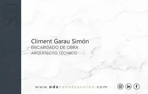 Una tarjeta de presentación con un fondo de mármol y el nombre Clément Garau Simon en ella.