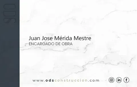 Juan jose merida mestre encargado de obra is written on a white marble background.