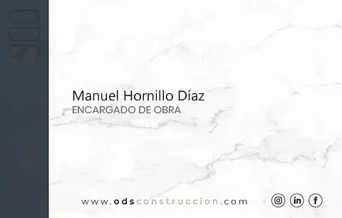 Un fondo de mármol blanco con el nombre manuel hornillo diaz.