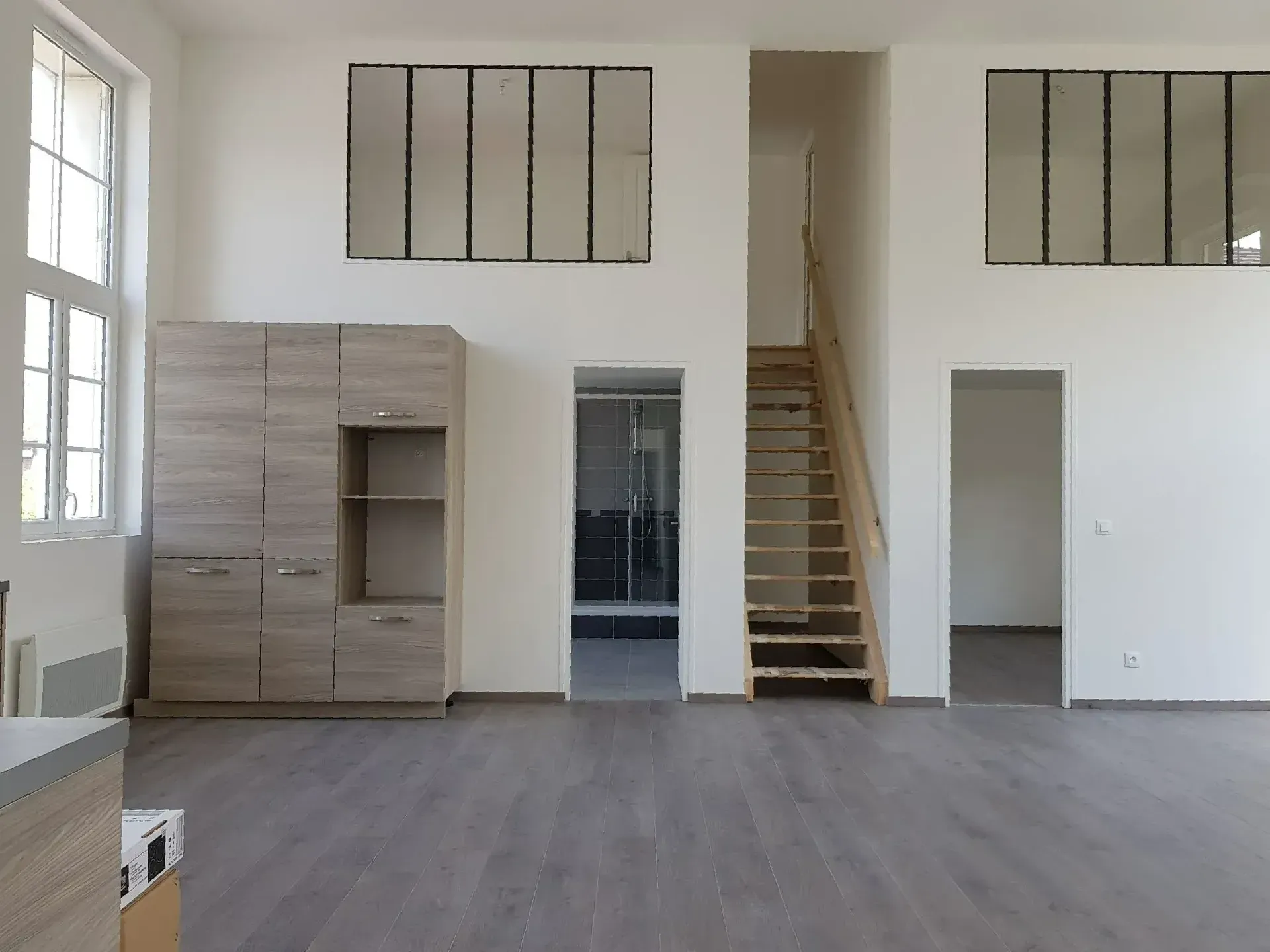 Intérieur de loft rénové.