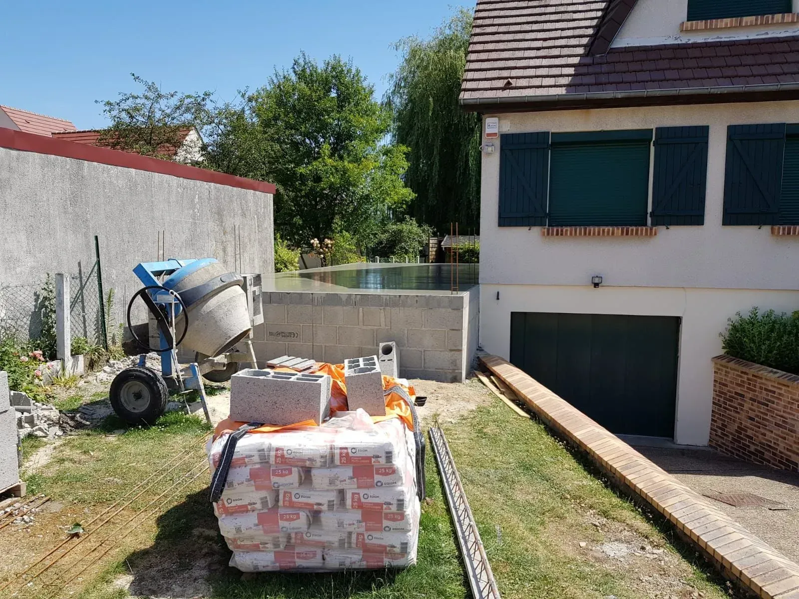 Étape des fondations d'une extension de maison