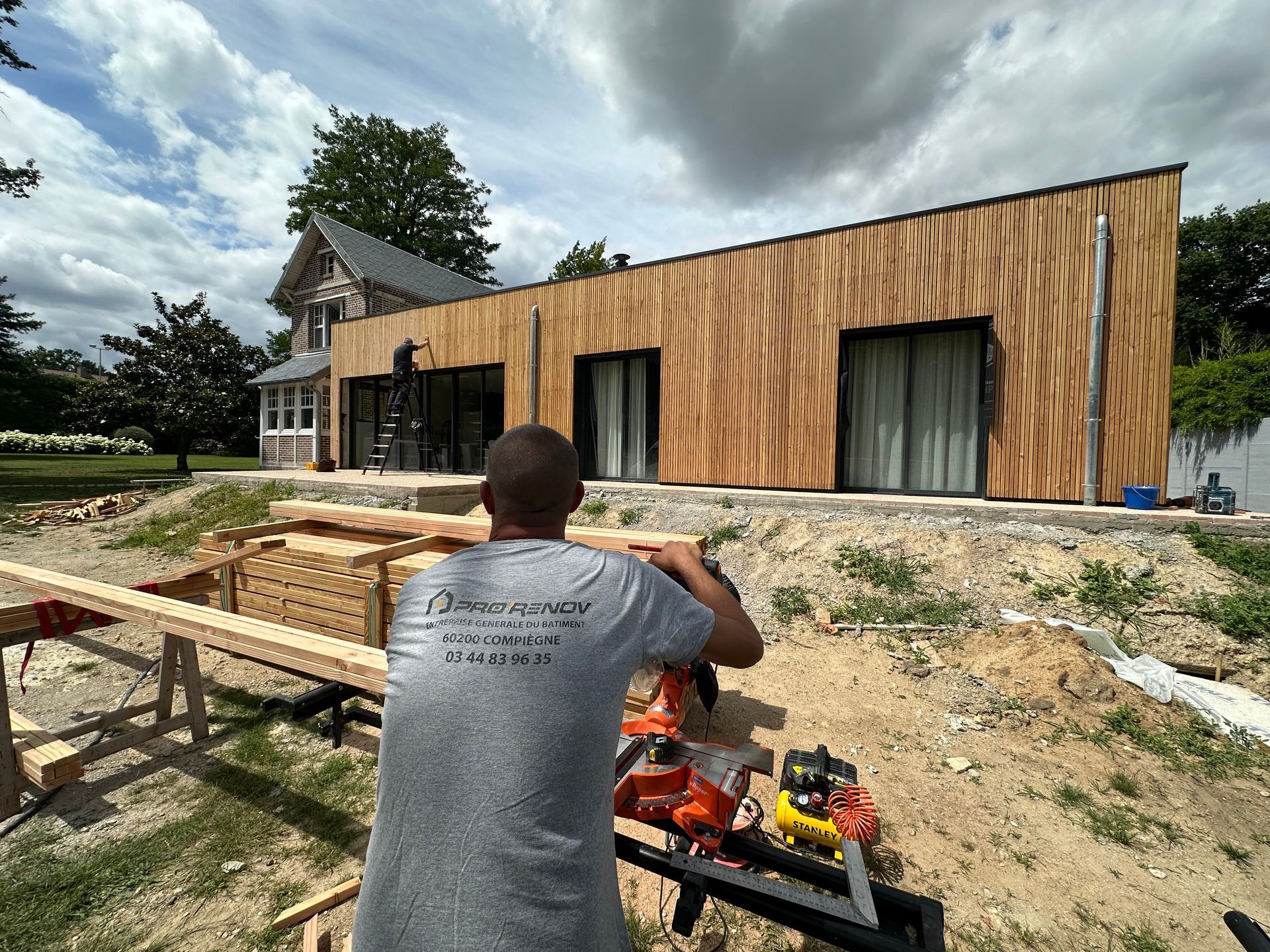 Extension de maison avec bardage en bois