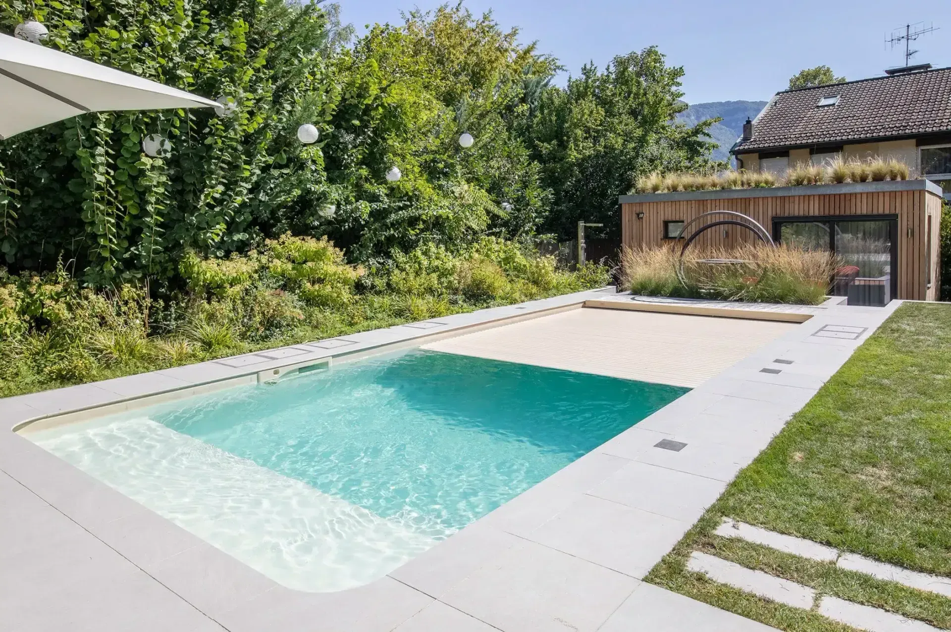 Bâche motorisée de piscine