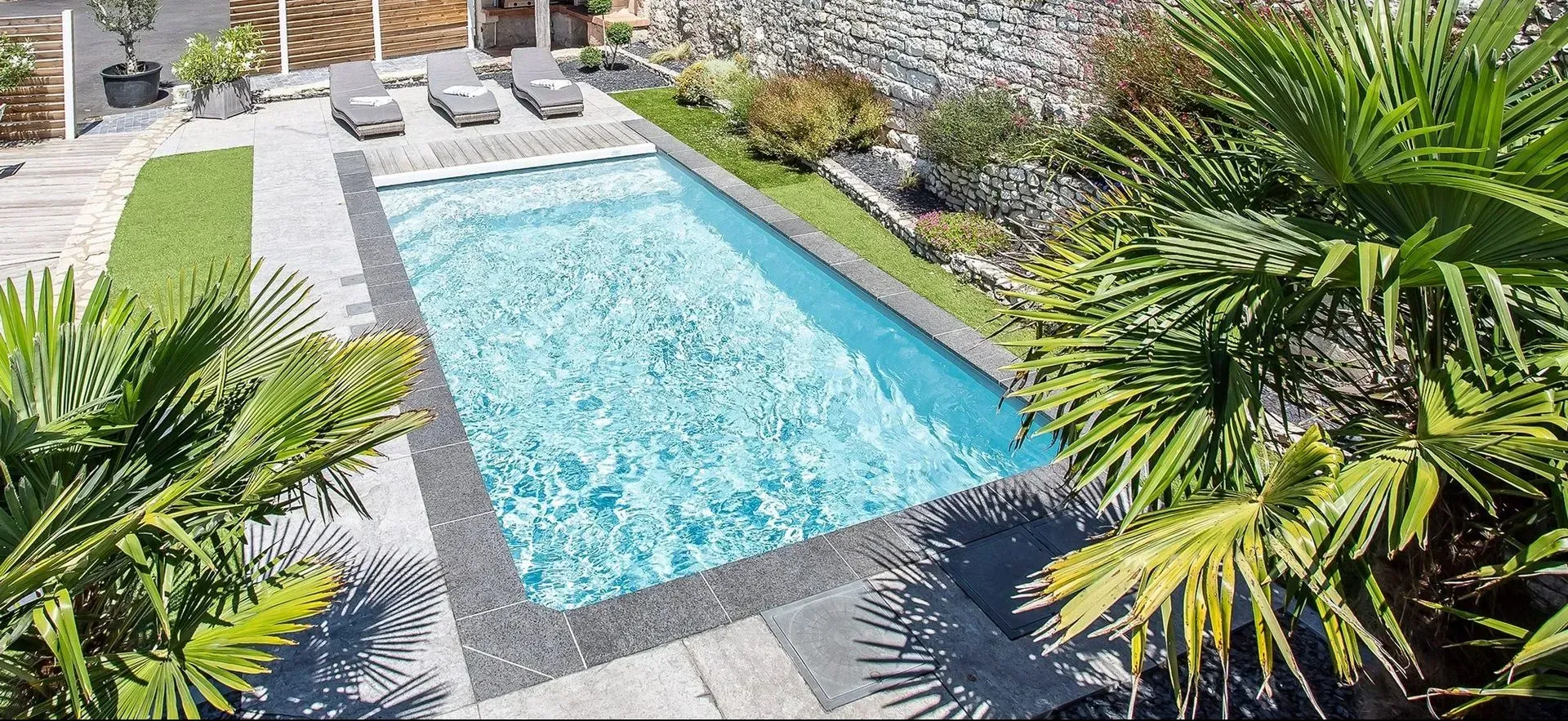 Vue aérienne d'une piscine enterrée
