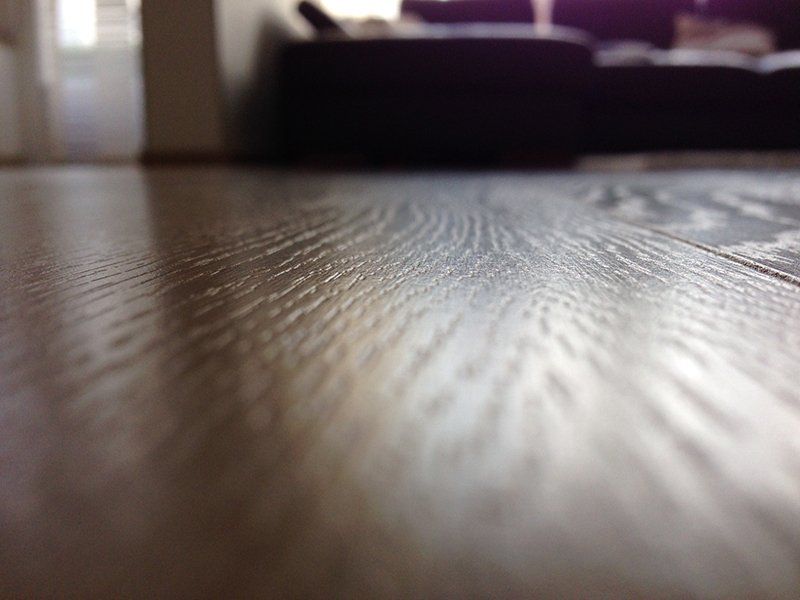 Von Malerbetrieb Garms verlegtes Parkett in Wohnzimmer