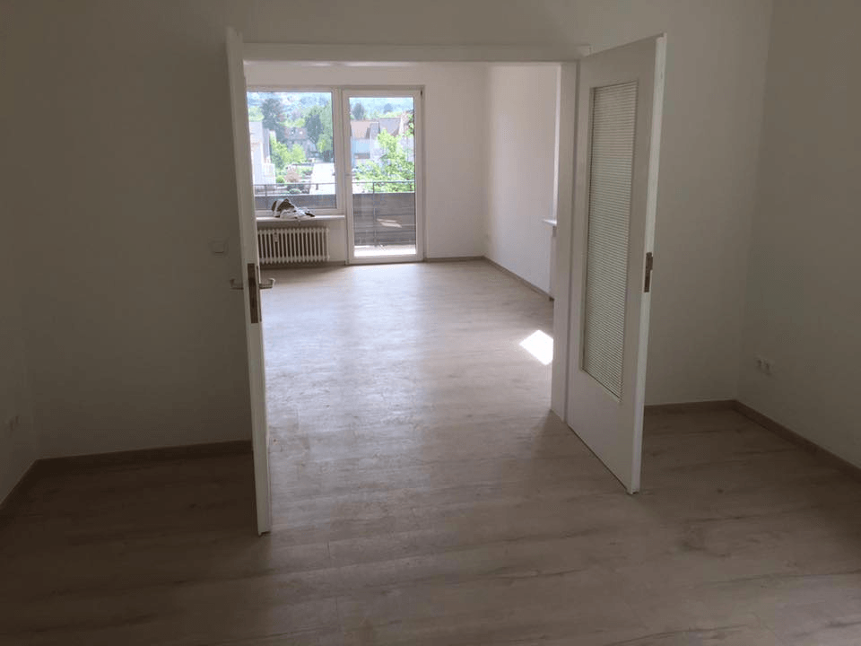 Von Malerbetrieb Garms verlegtes Parkett in Zimmer