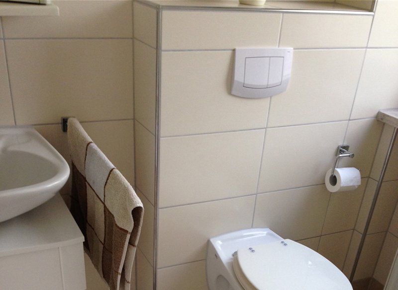 Von Malerbetrieb Garms gefliestes Badezimmer