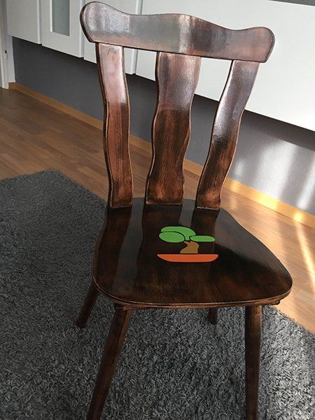 Von Malerbetrieb Garms lackierter Stuhl