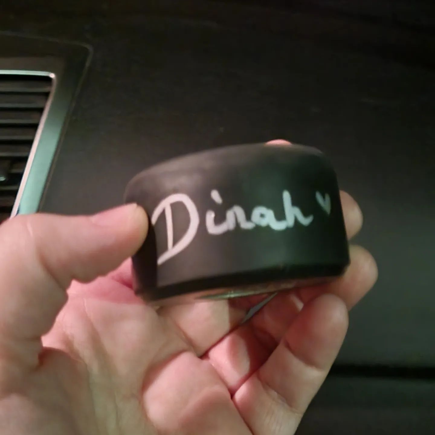 Rolle eines Rollschuhs unterschrieben von 