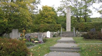 Friedhof mit Treppe Erdbestattung