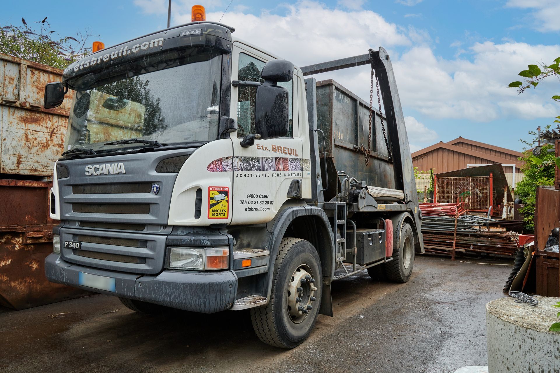 Camion benne de l'entreprise