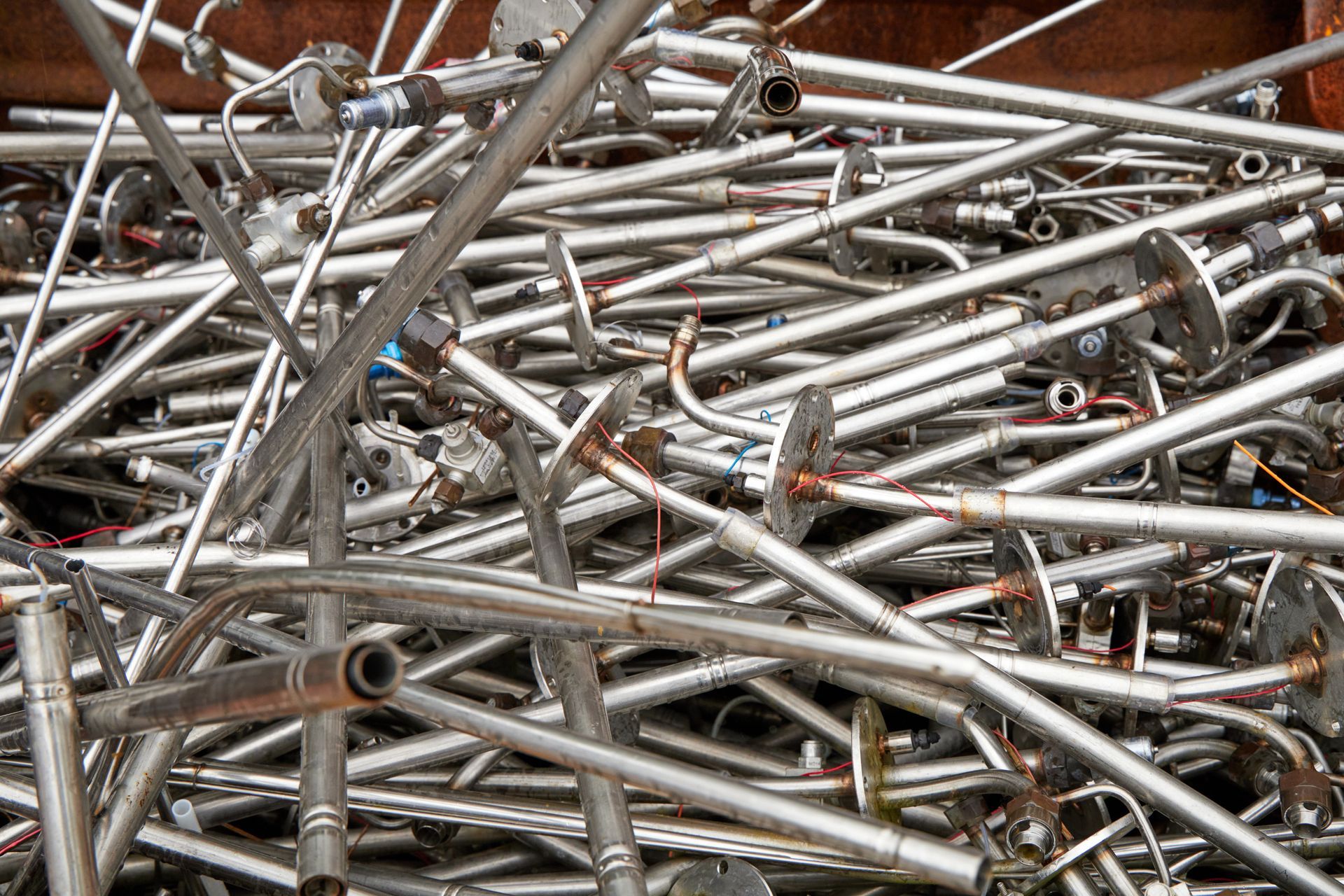 Un tas de barreaux en métal