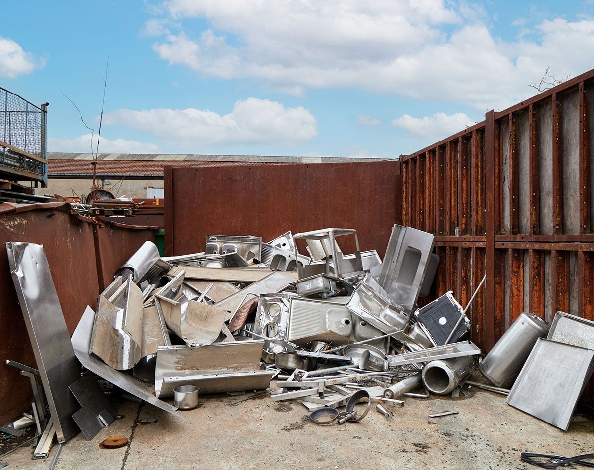 Benne métalique avec des métaux