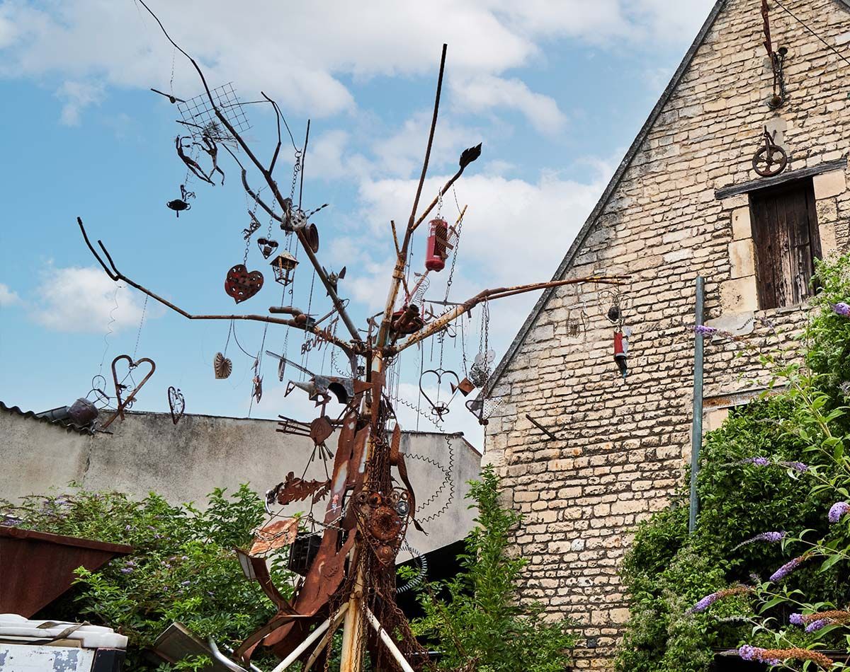 Sculpture en métal représentant un arbre