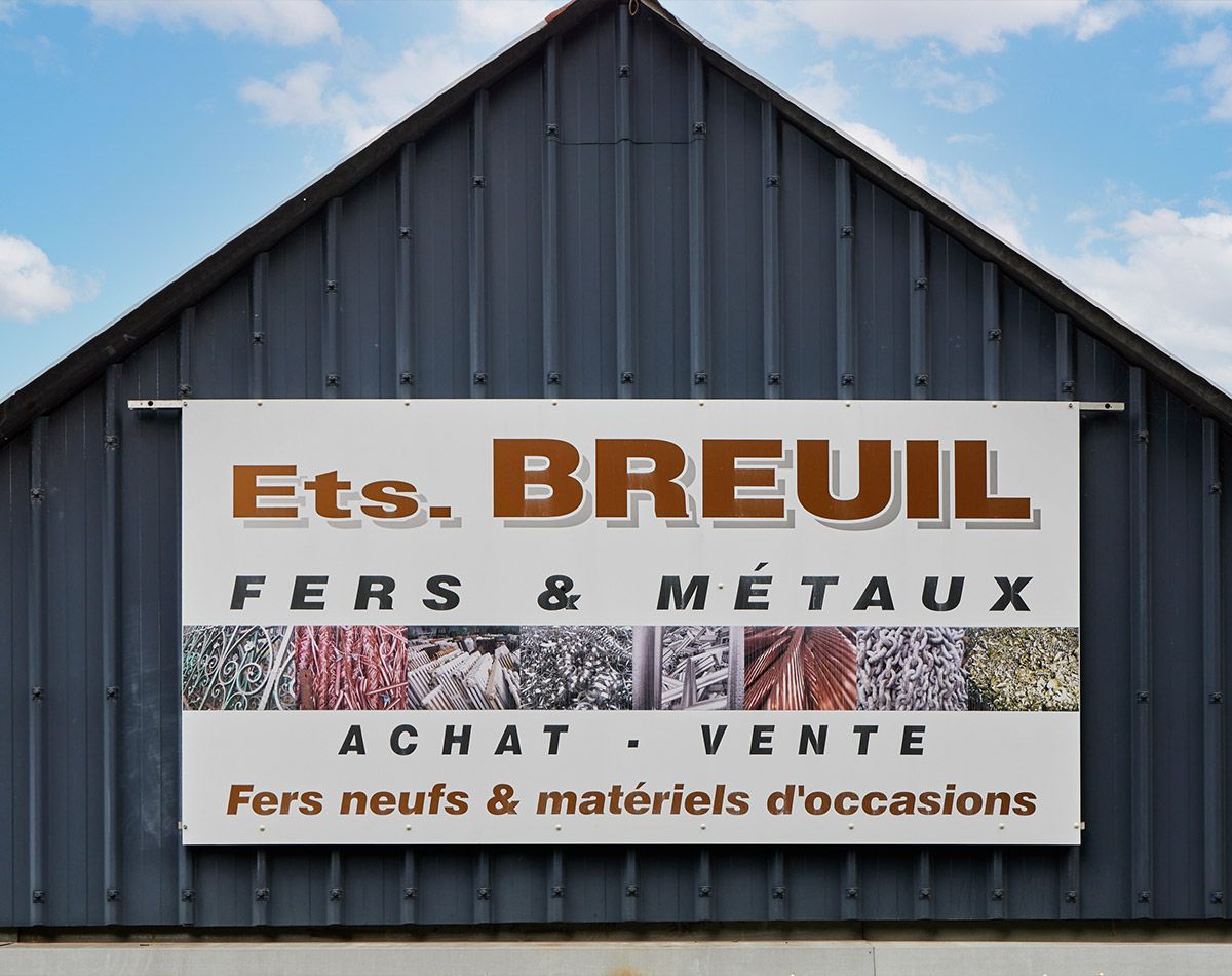 Façade de la société : Établissement Breuil & Fils
