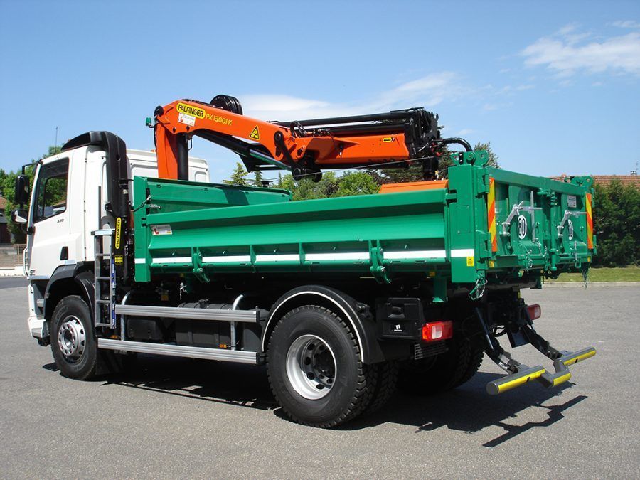 Camion 4 avec grues de levage Palfinger 