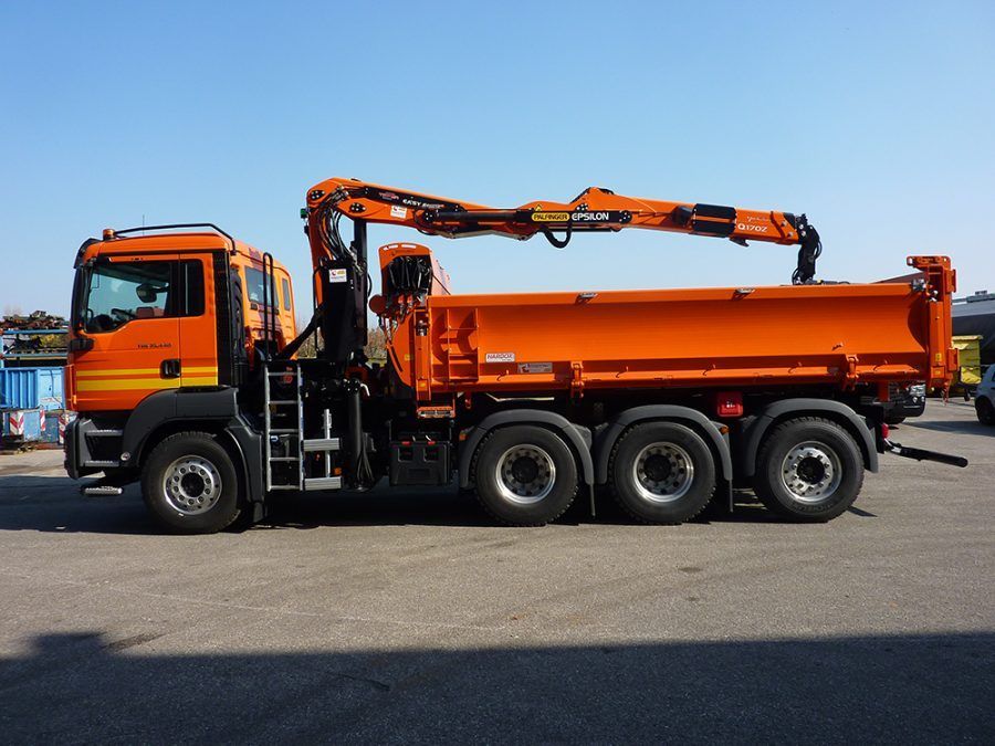 Camion 3 avec grues de levage Palfinger 