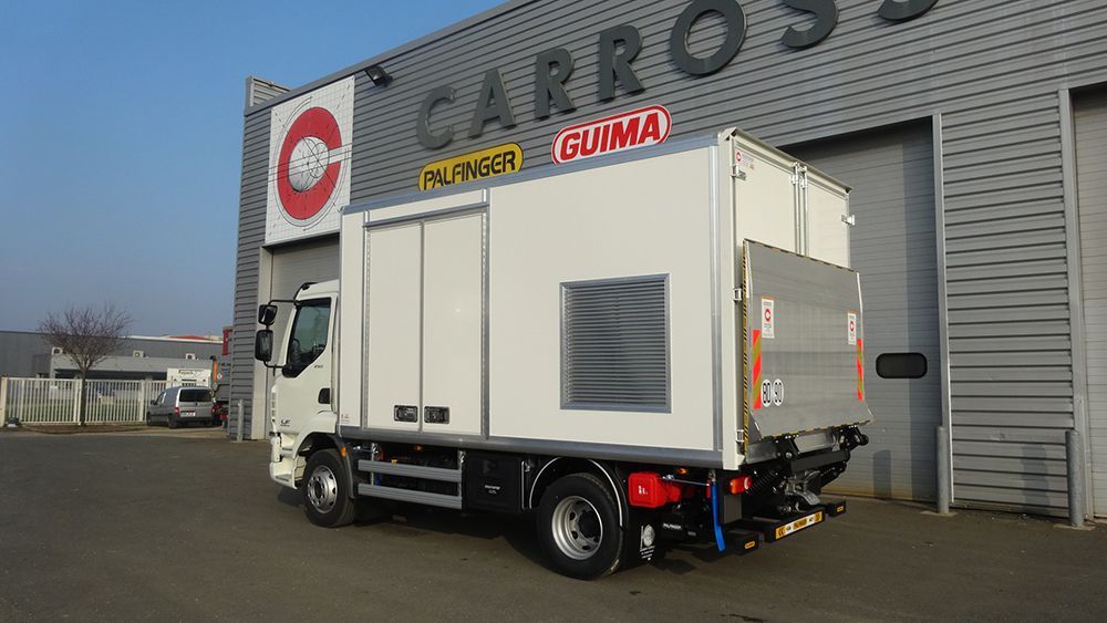 Camion avec hayons 7