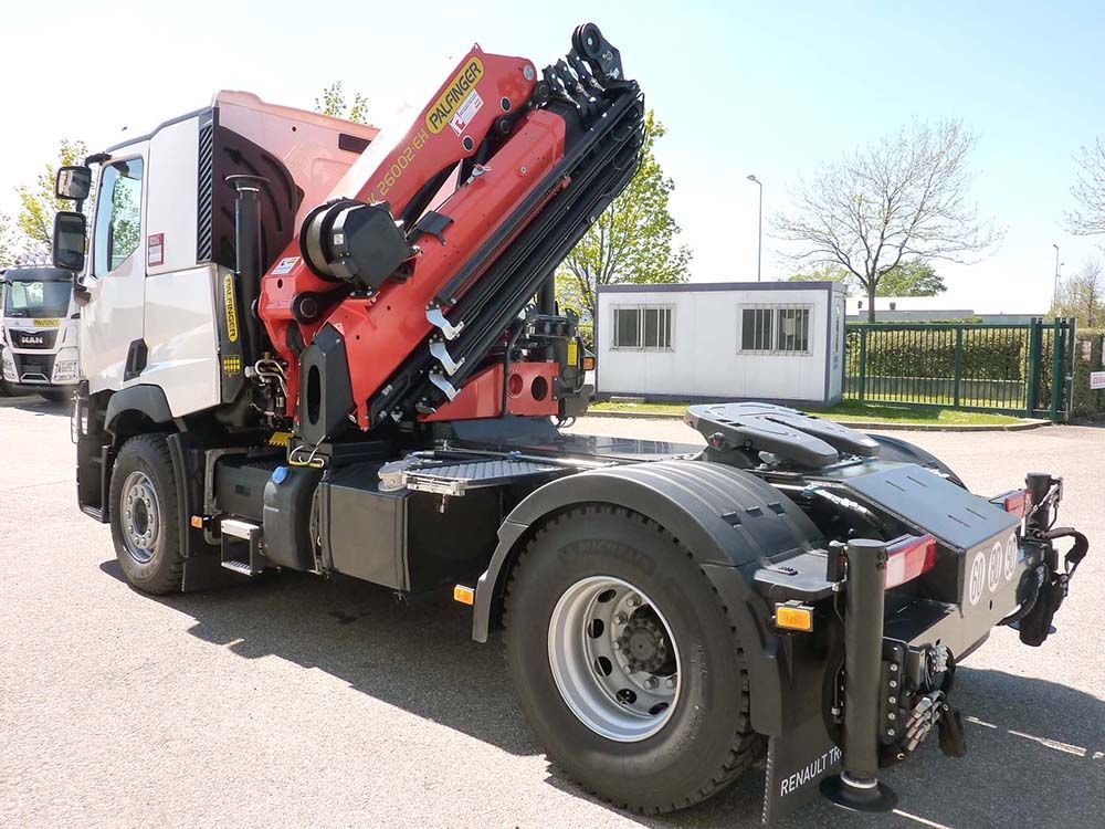 camion 3 avec une grue de levage Palfinger sur châssis tracteur ou en double réception porteur