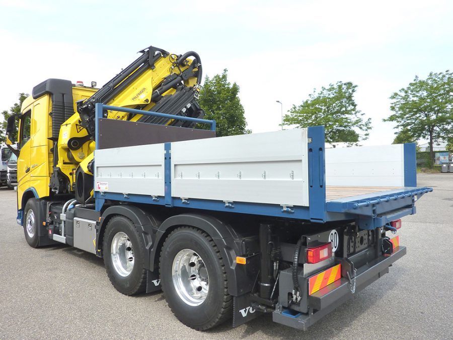camion 1 avec une grue de levage Palfinger sur châssis tracteur ou en double réception porteur