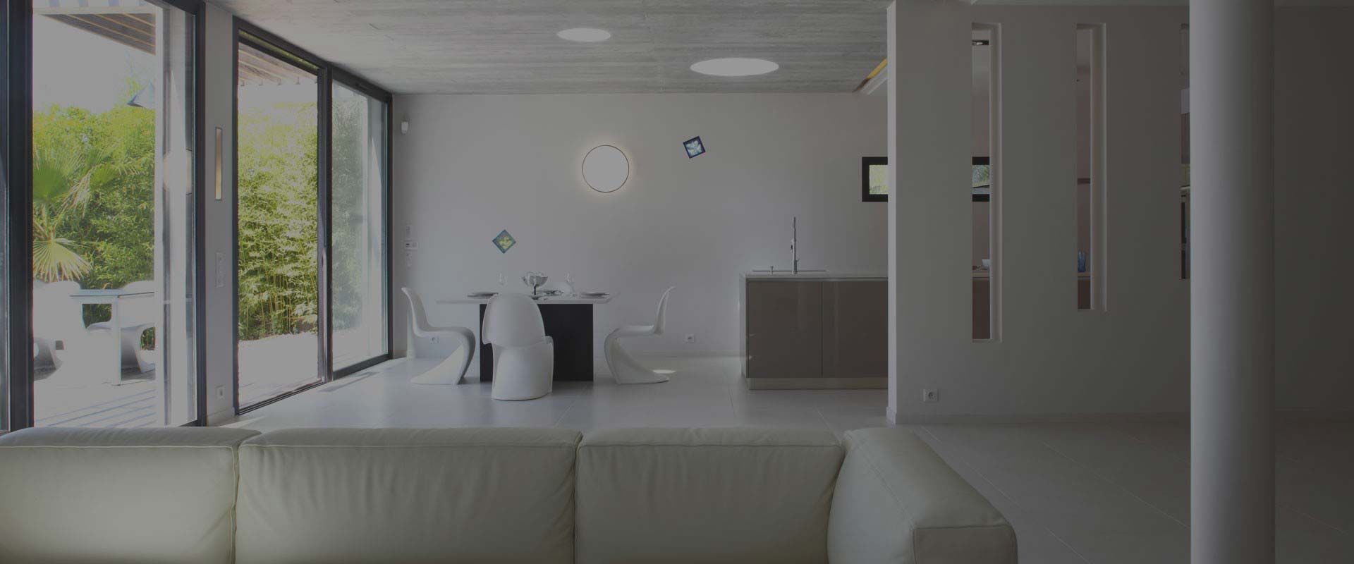 Photo d'une salle à manger de maison moderne