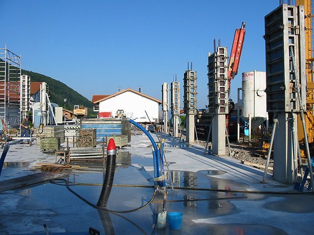 Eine Baustelle mit einer Maschine