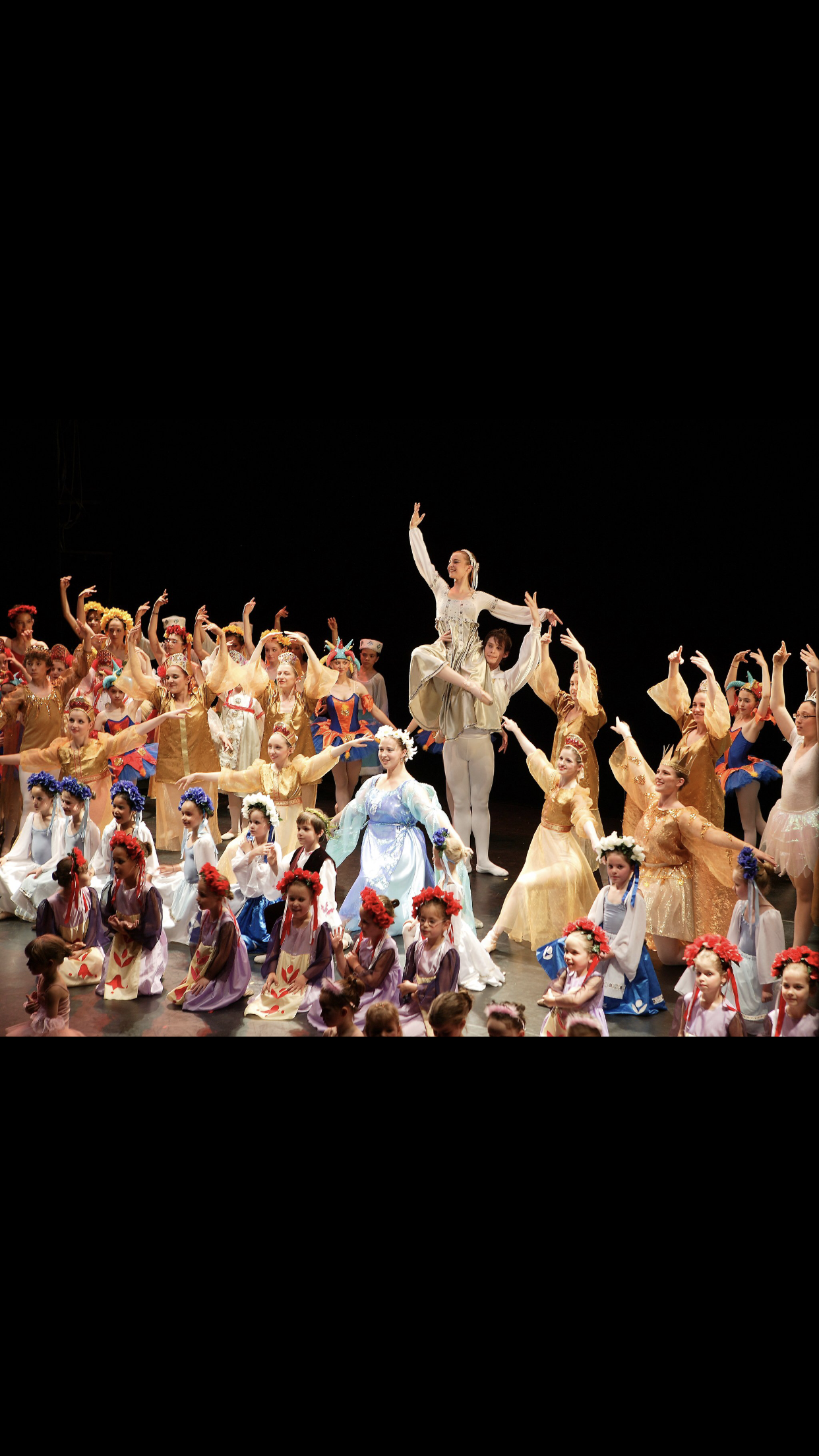 Tous les danseurs sur scène