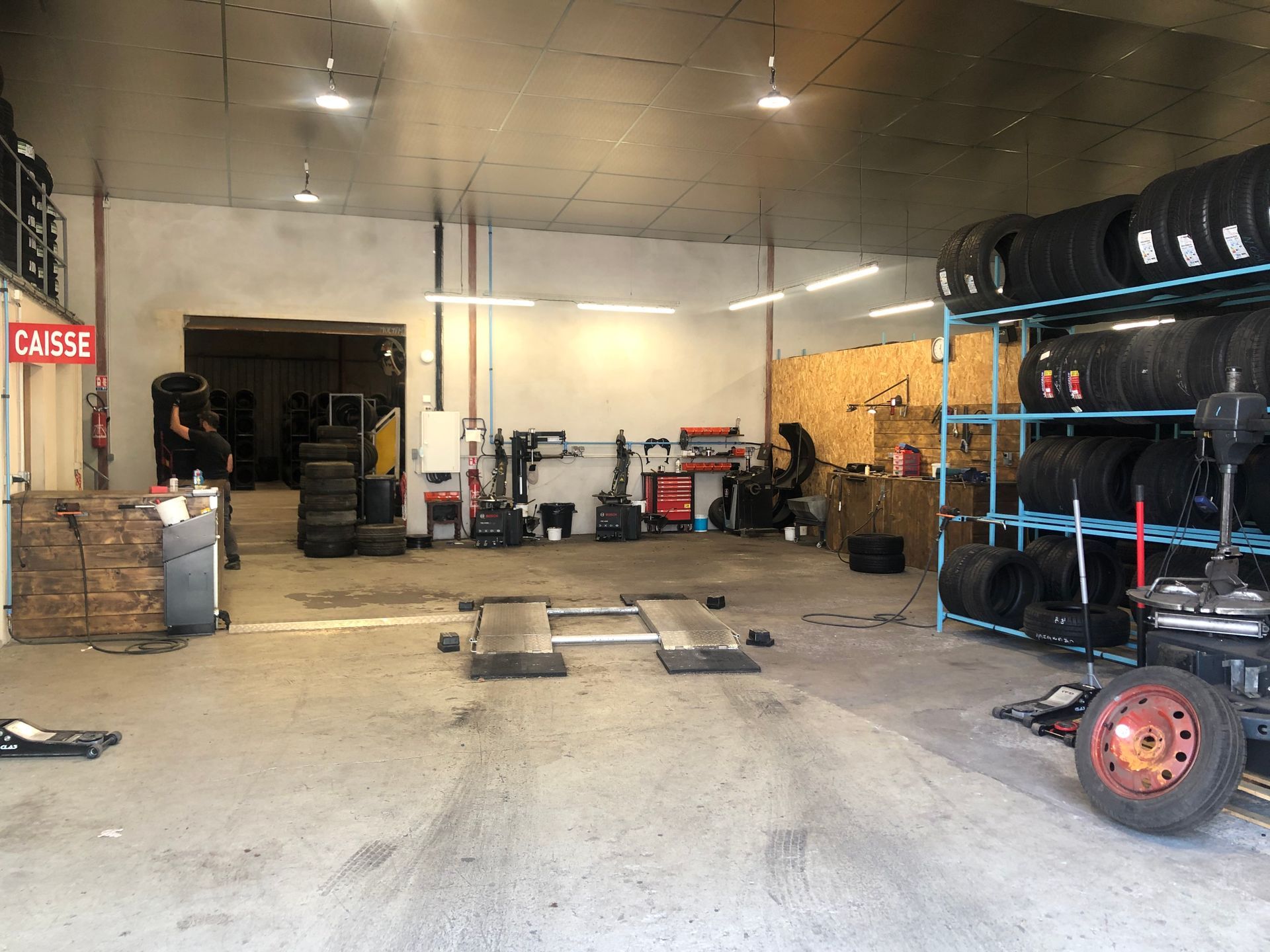 L'atelier de montage du Central du Pneu d'Occasion.