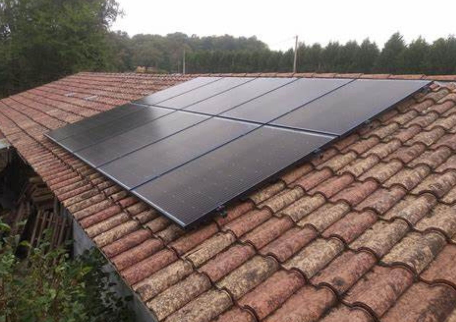 Pose de panneaux photovoltaïques sur toiture