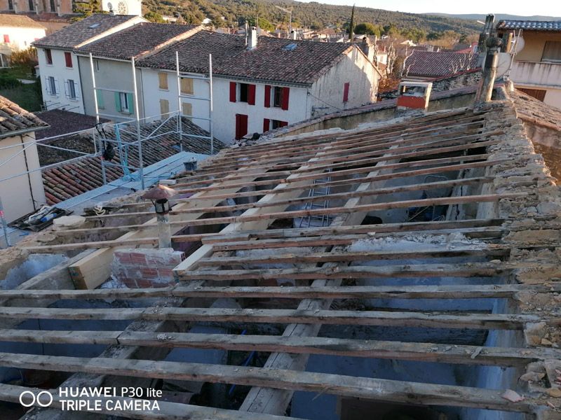 Toiture en cours de rénovation