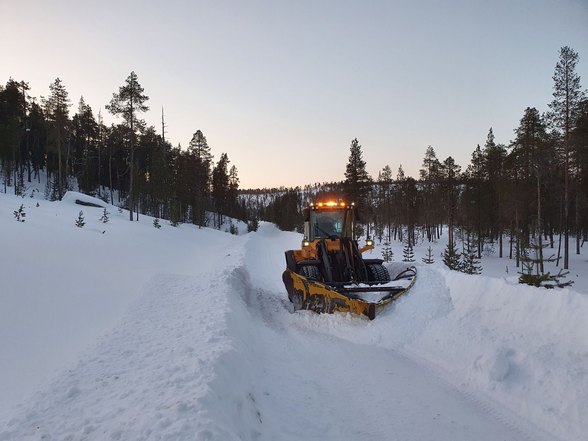 kuljetusjakonepalveluhilli.fi

