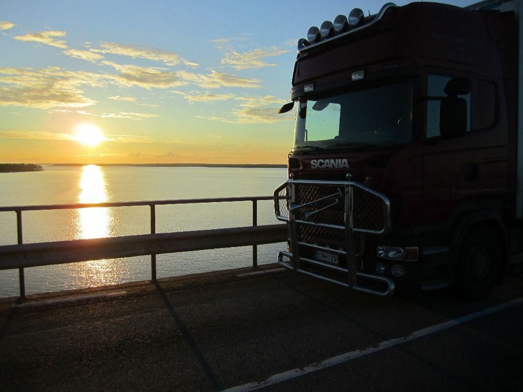 kuljetusjakonepalveluhilli.fi
