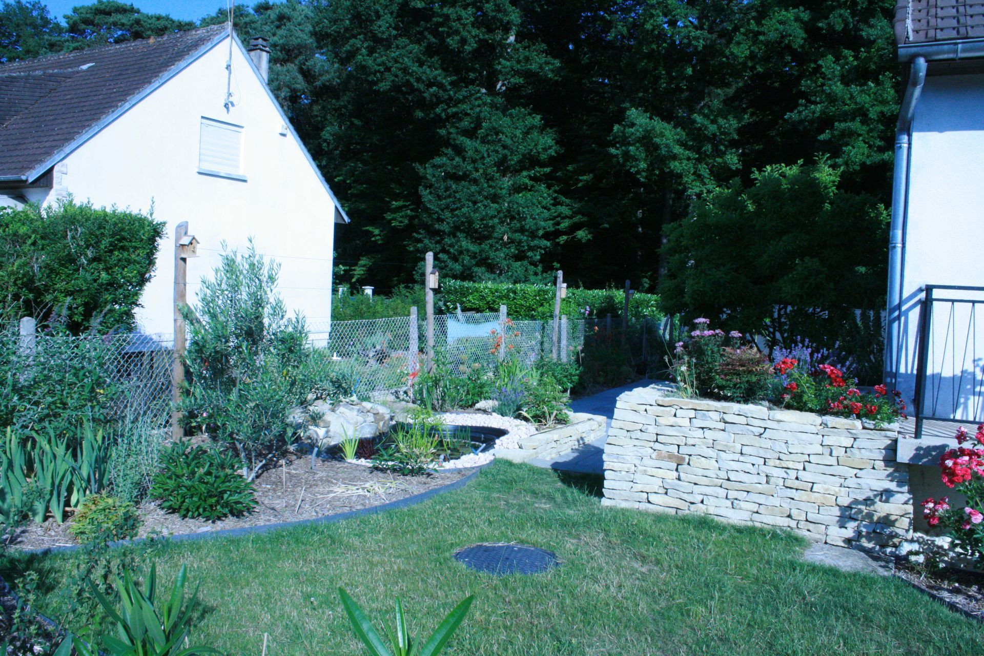 Pelouse et jardin après aménagement paysager