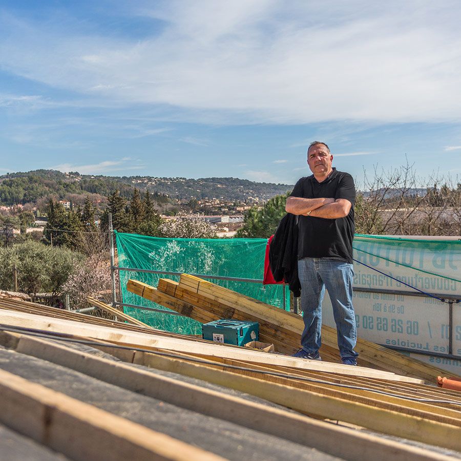 Le patron sur un toit