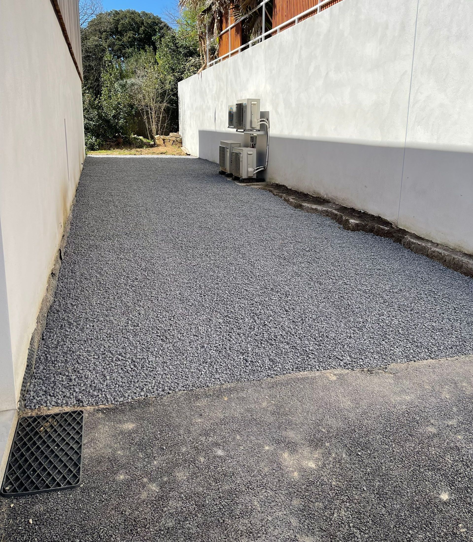 Une allée en graviers