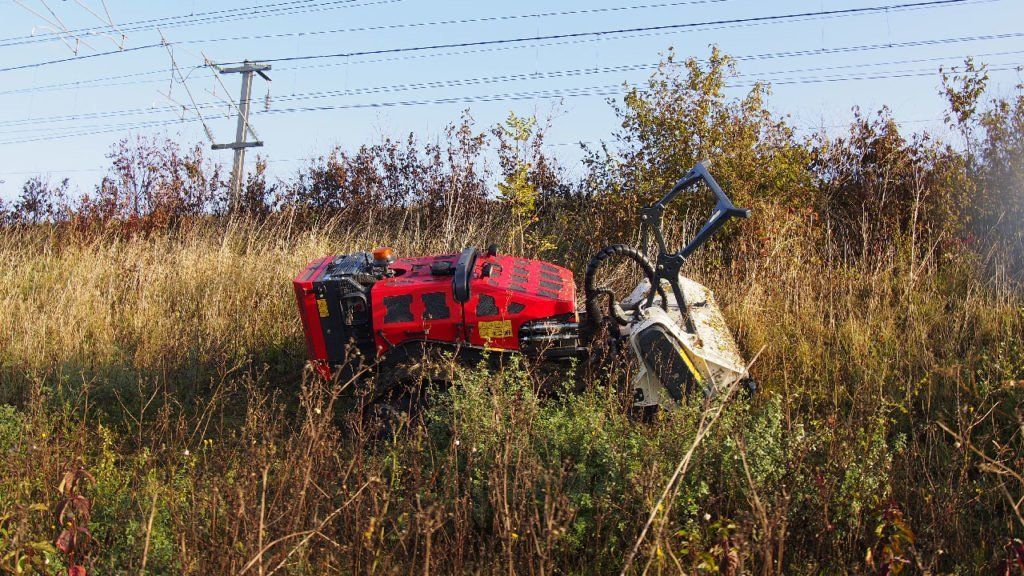 Engin débroussailleur 