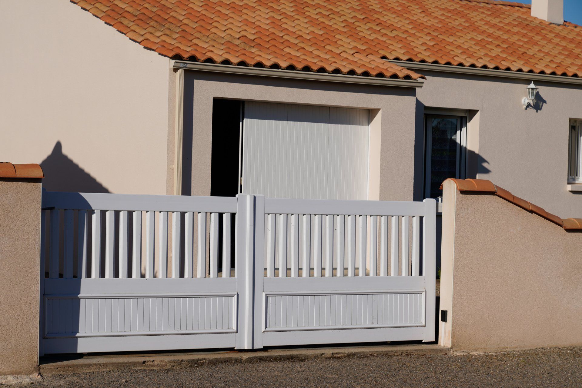 Portail et porte de garage PVC